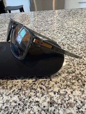 Oakley Latch Beta smoke green frame